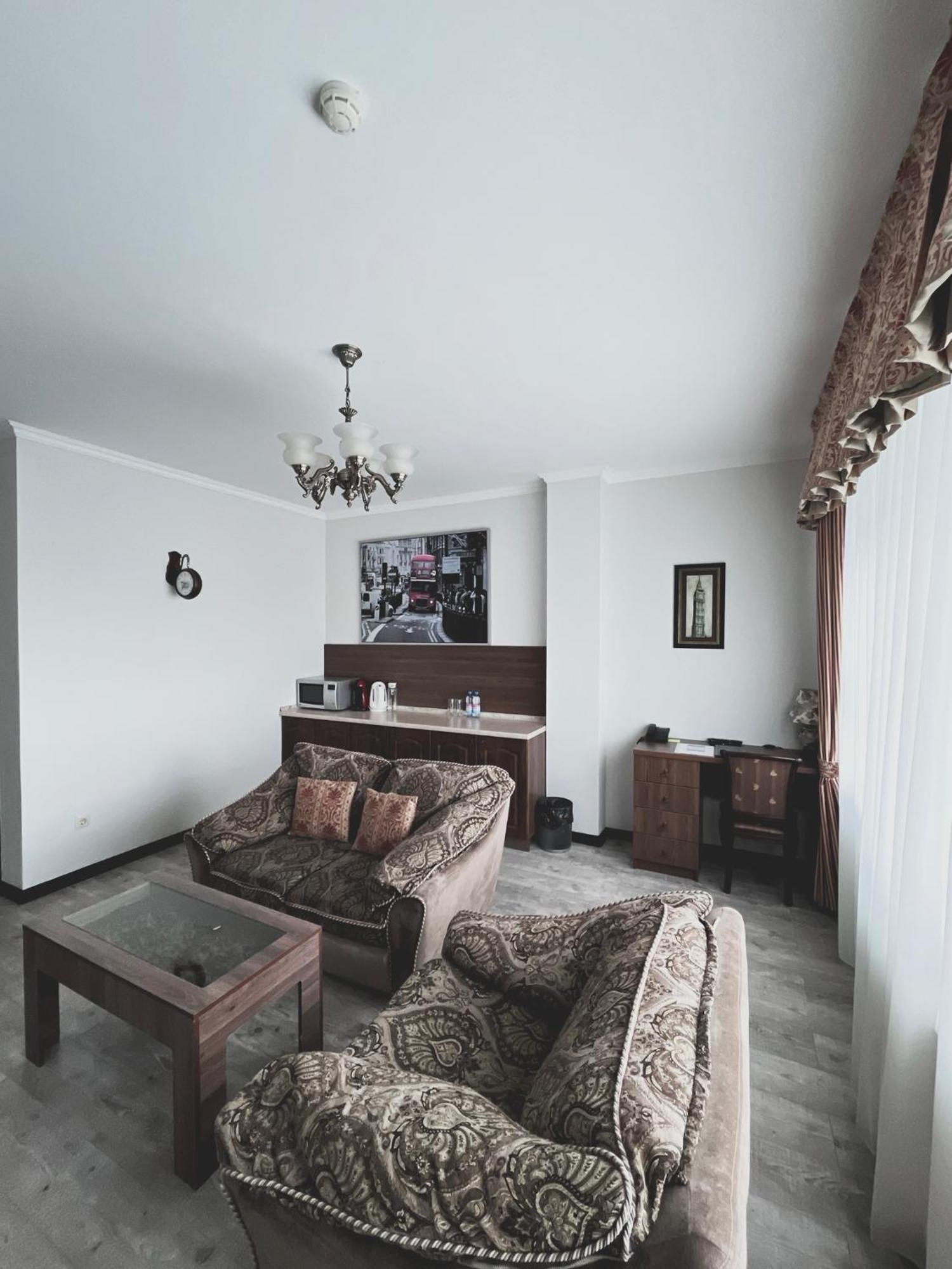 Vip House Hotel Astana Exteriör bild